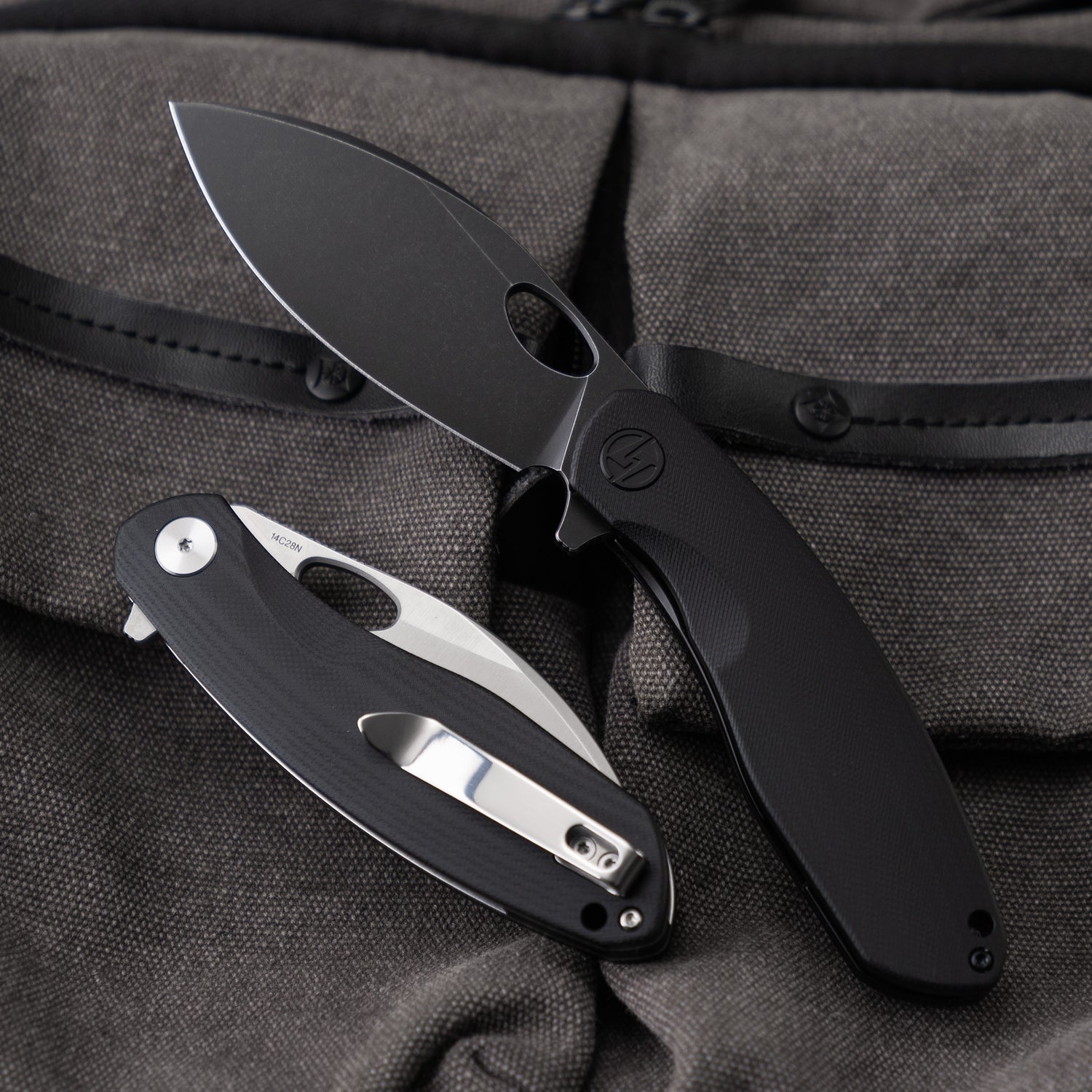 Two G064 knives – black blade open and closed