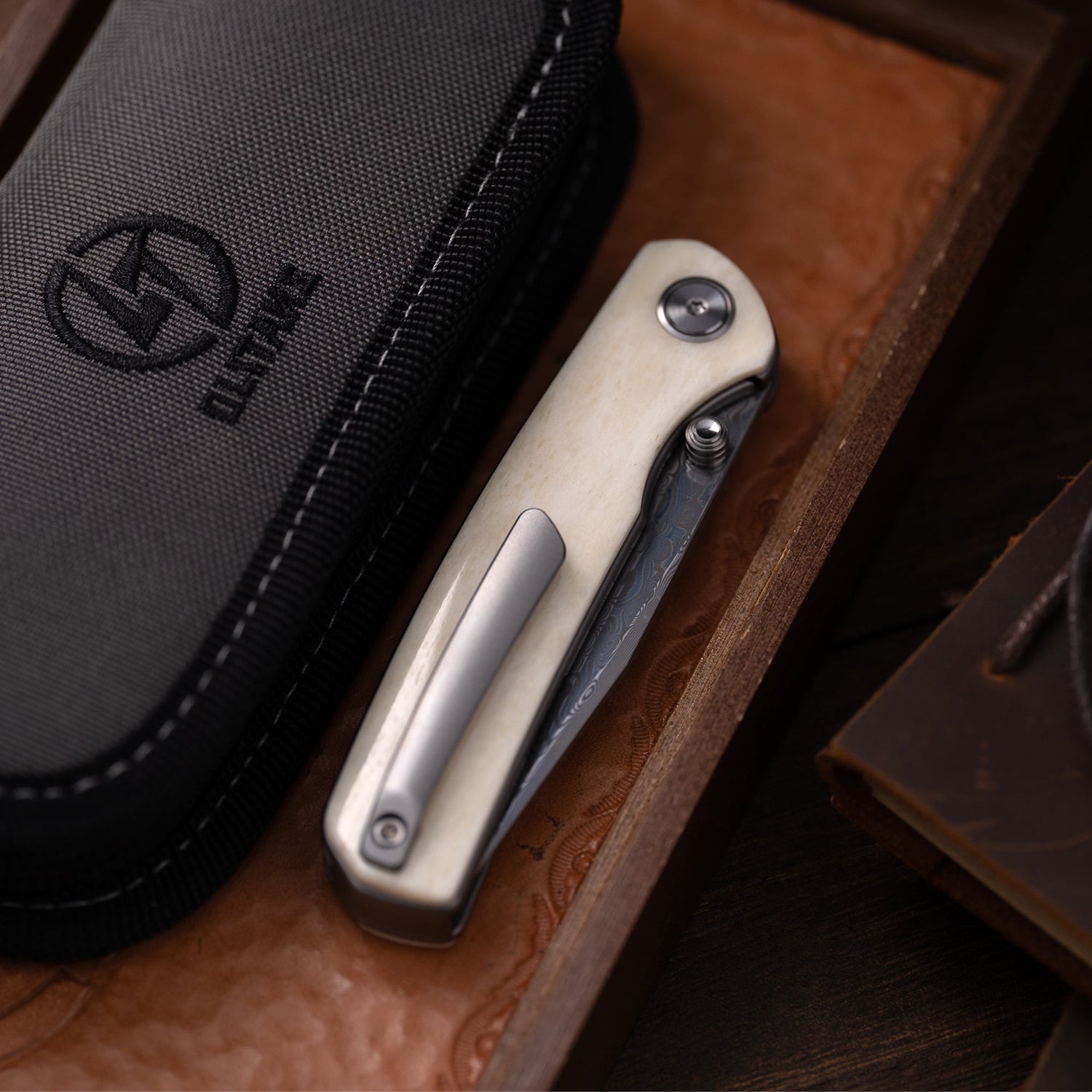 M070-DS Folding Knife(3.07''+Damascus+Cow bone)-Liner Lock-thumb stud-OLITANS