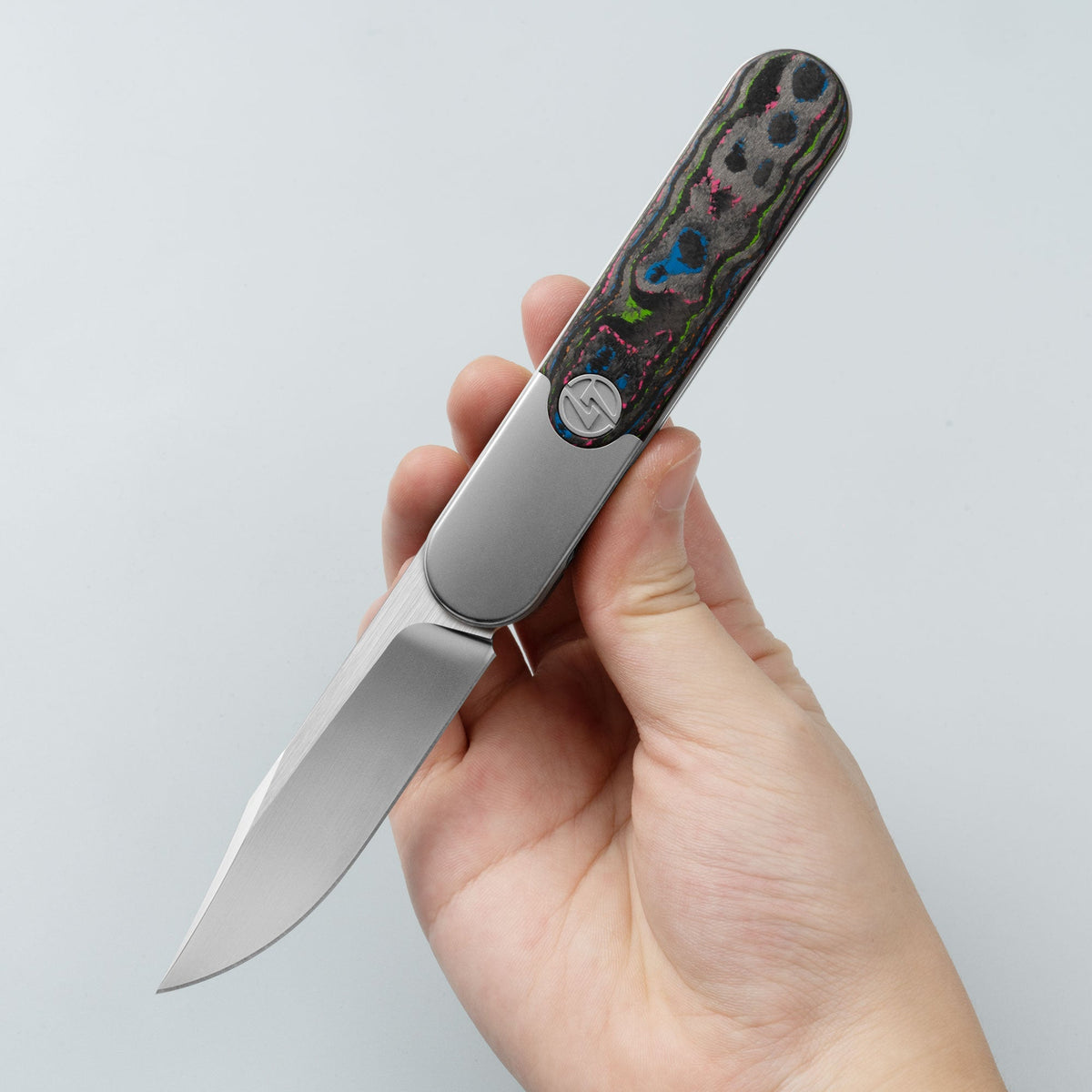Rocket XL T081 (3.07''+M390+Neon Carbon Fiber)-Liner Lock-Front Flipper