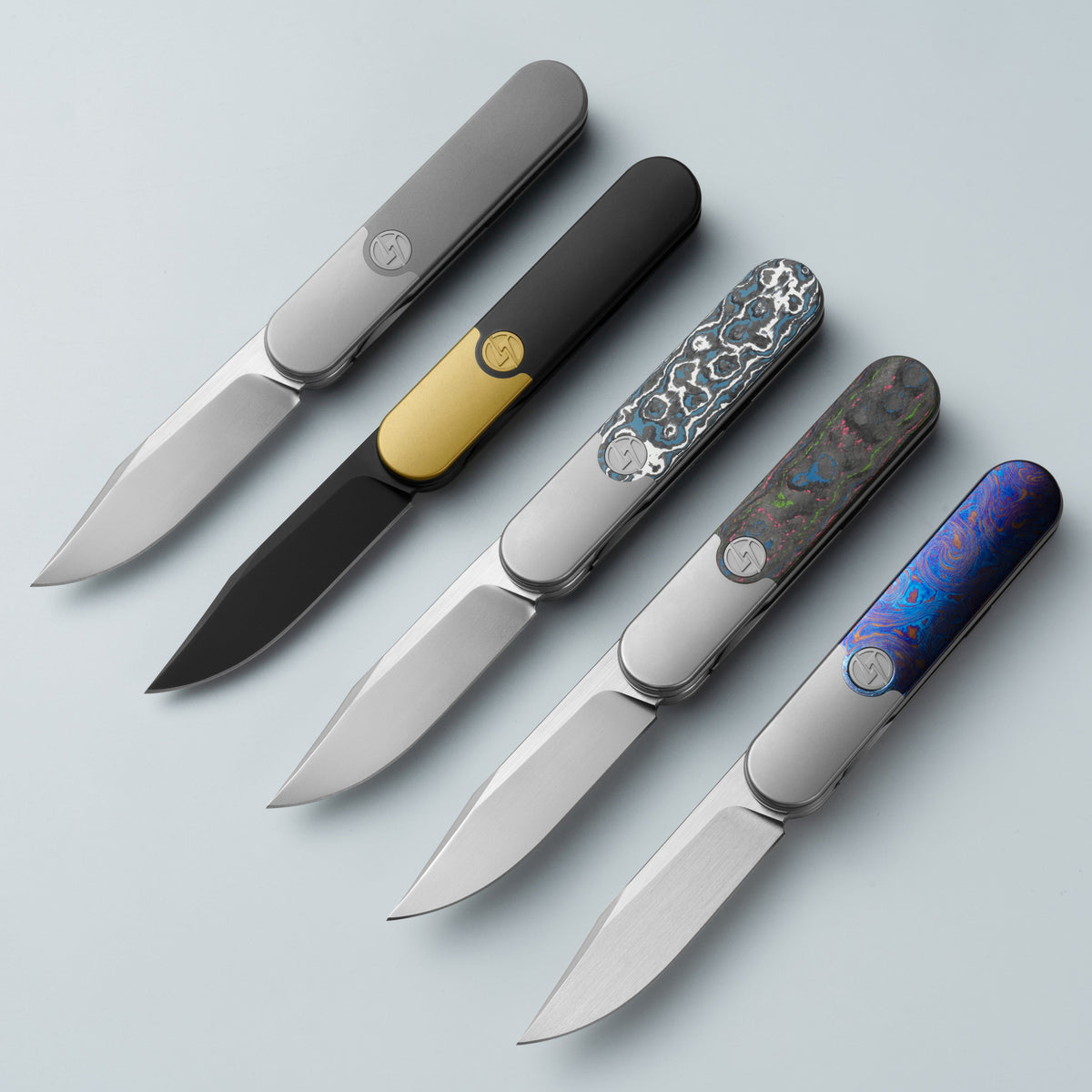Rocket XL T081 (3.07''+M390+Blue Carbon Fiber)-Liner Lock-Front Flipper