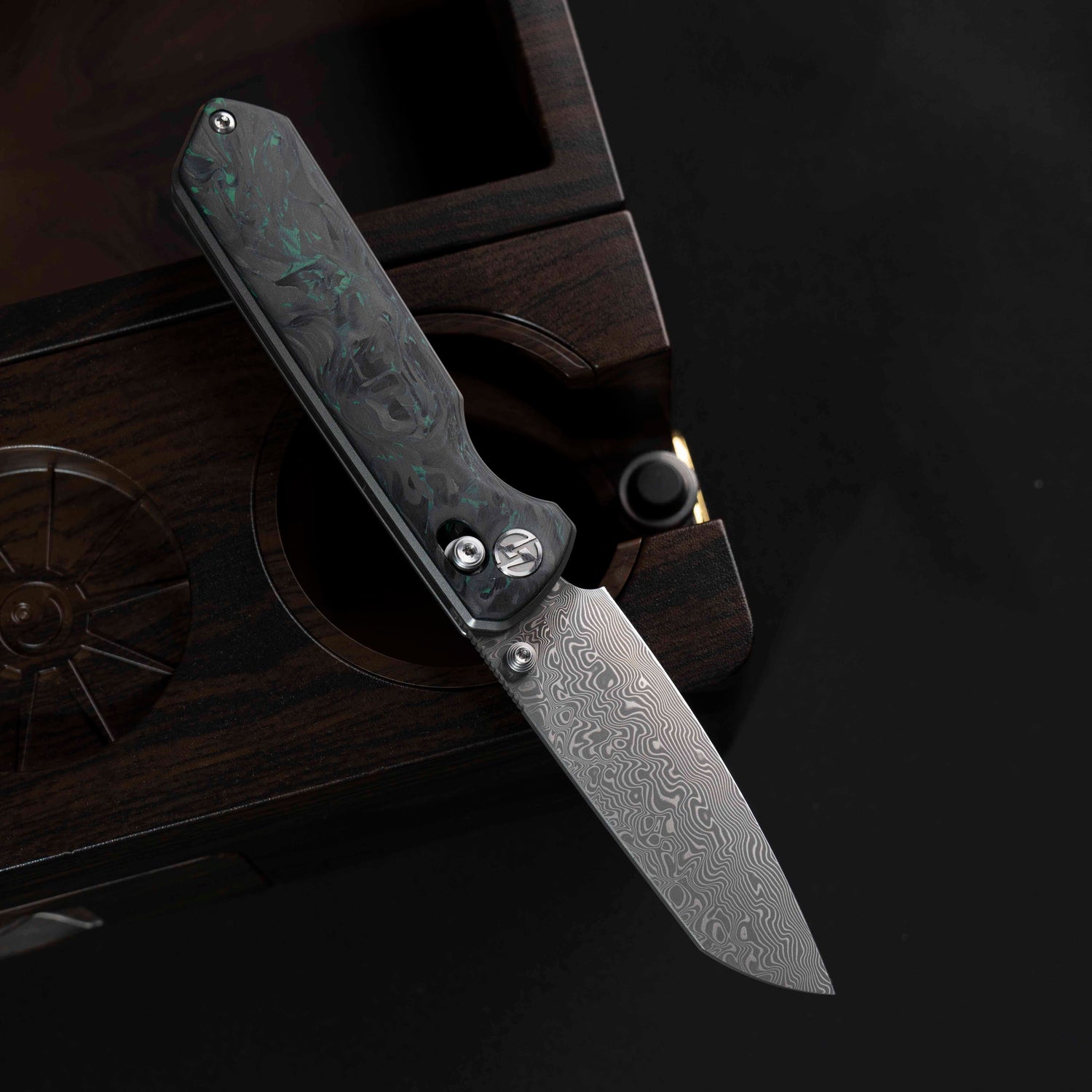 Imperial Penguin M060(3.35''+Damascus+Carbon fibre)-Axis lock-thumb stud