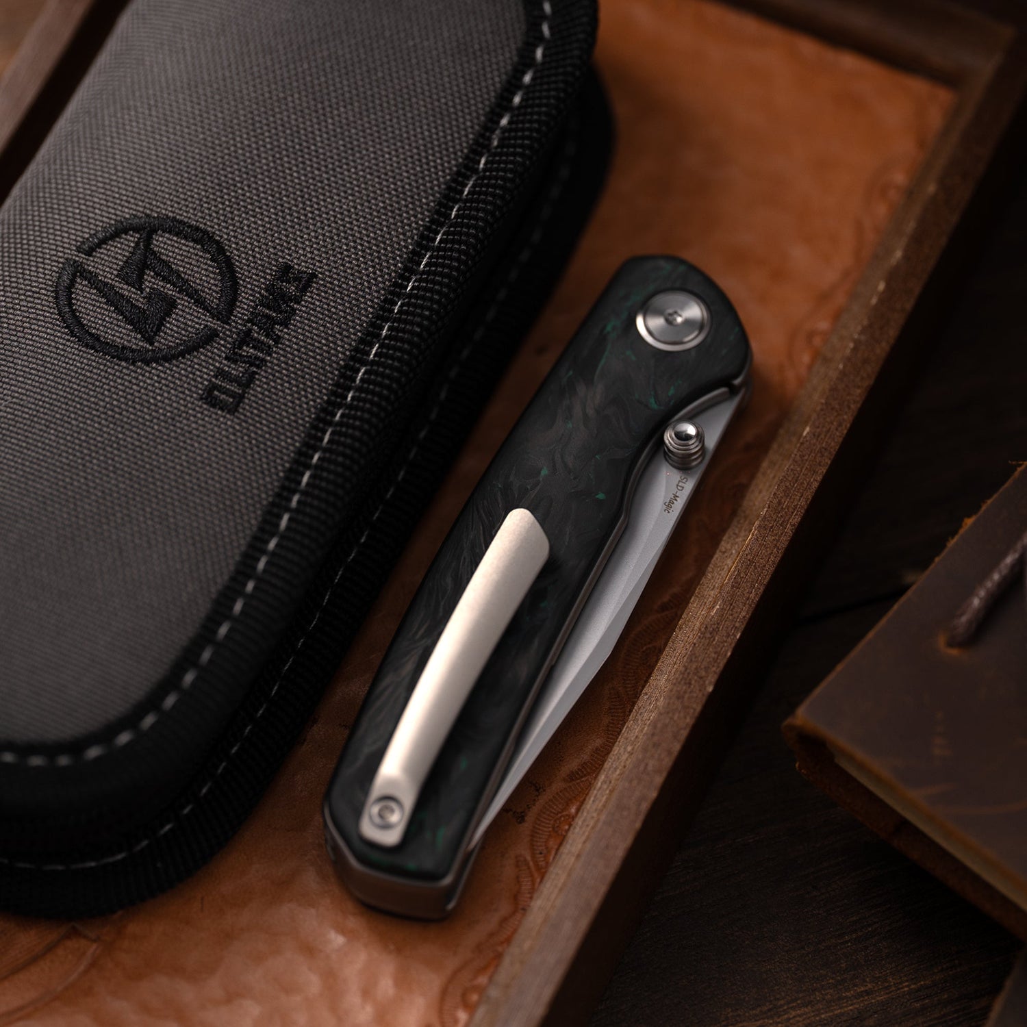 M070-SLD Folding Knife(3.07''+SLD Magic+Carbon fibre)-Liner Lock-thumb stud-OLITANS