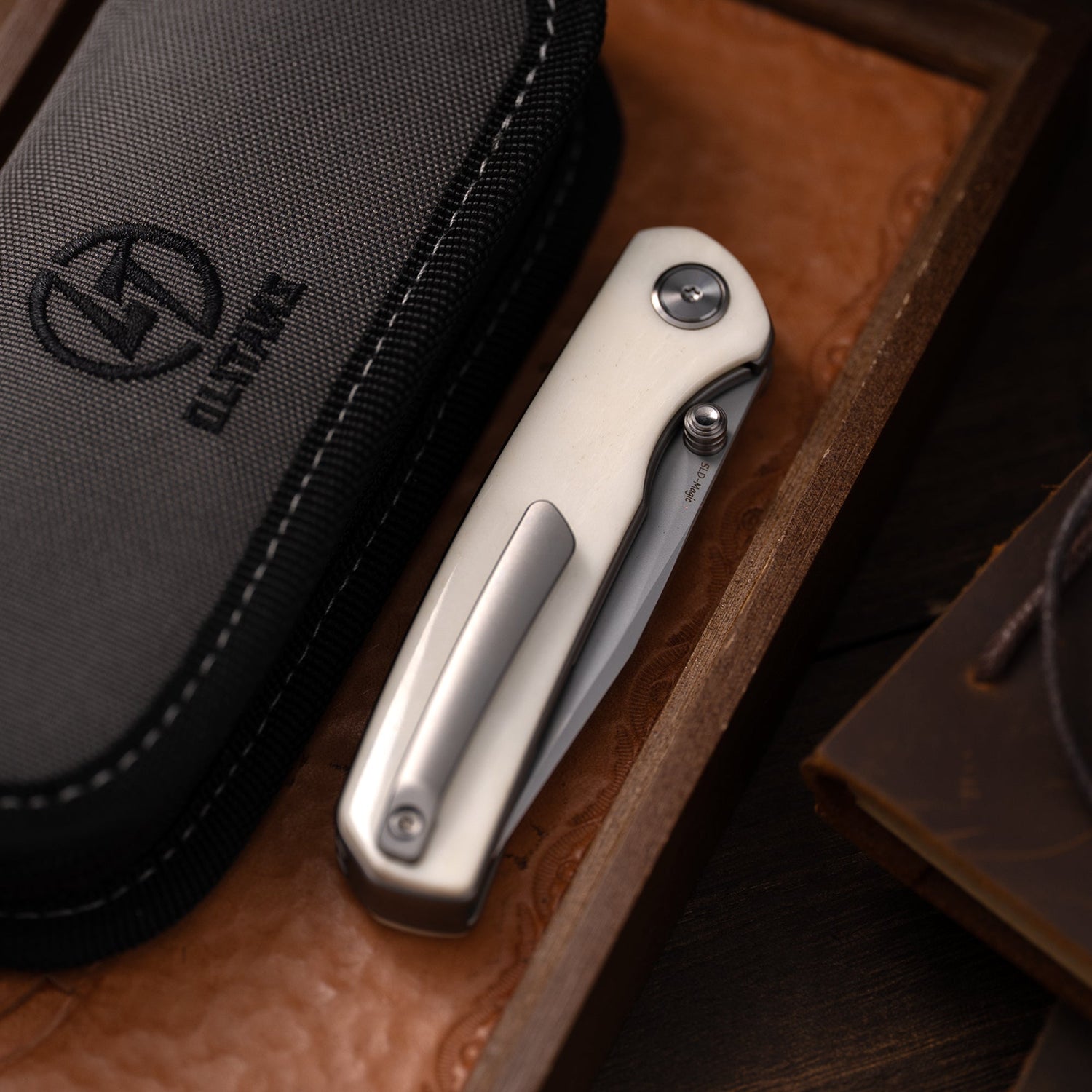 M070-SLD Folding Knife(3.07''+SLD Magic+Cow bone)-Liner Lock-thumb stud-OLITANS