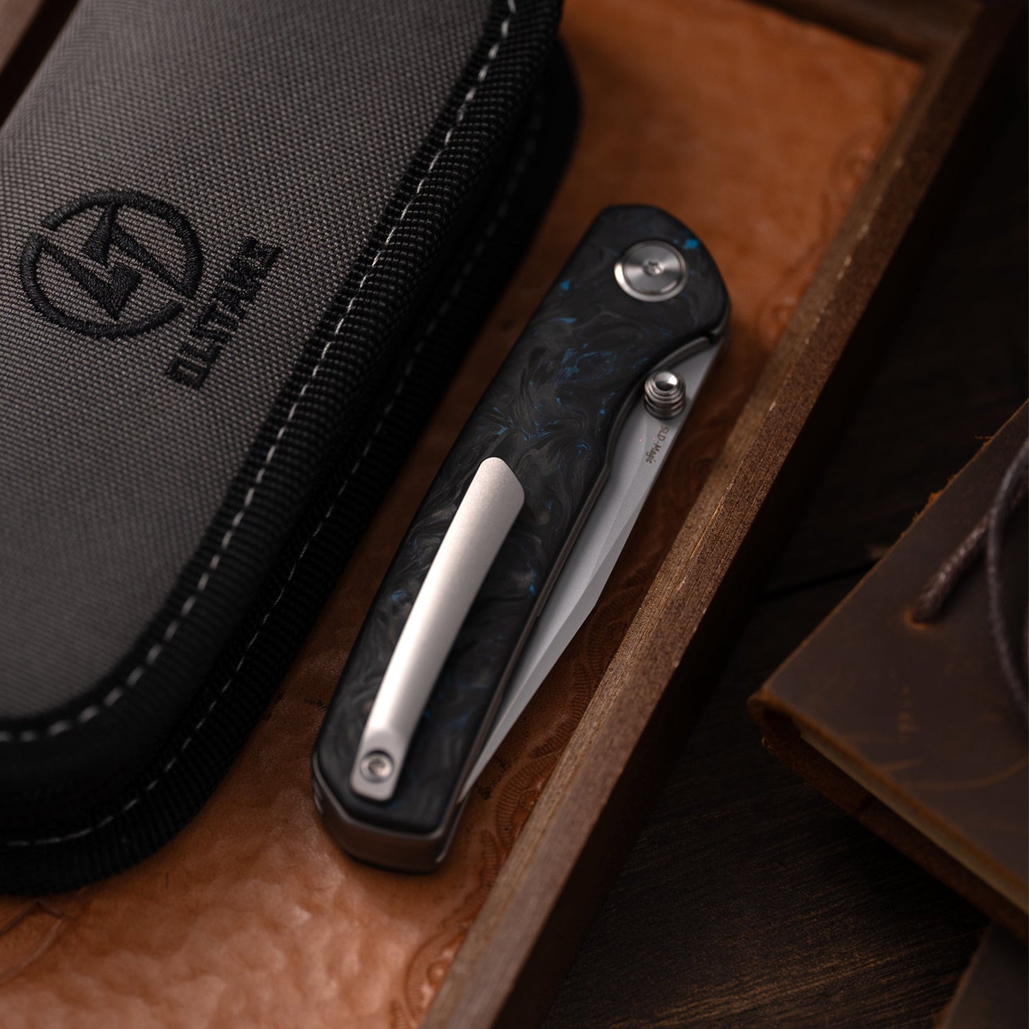 M070-SLD Folding Knife(3.07''+SLD Magic+Carbon fibre)-Liner Lock-thumb stud-OLITANS