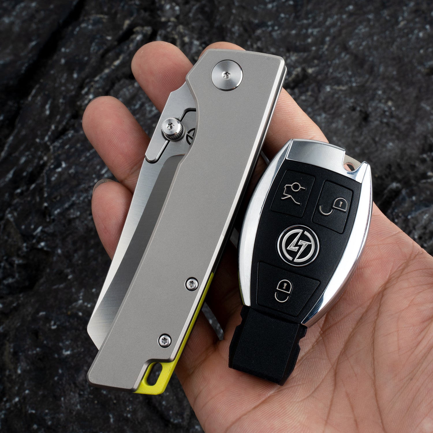 Folding Camping Knife(3.0''+9Cr18Mov+Titanium)-Frame Lock-Thumb Stud-T024