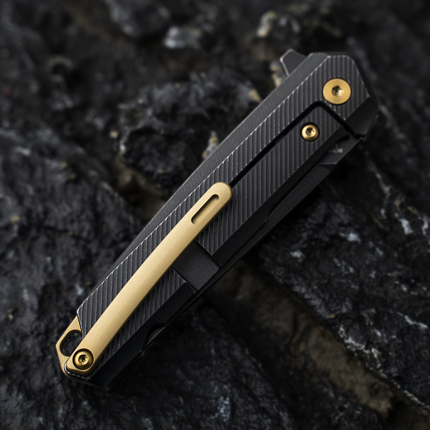 T041 Pocket Knife 2.6'' M390 Blade + Titainium Handle - Frame Lock - Flipper