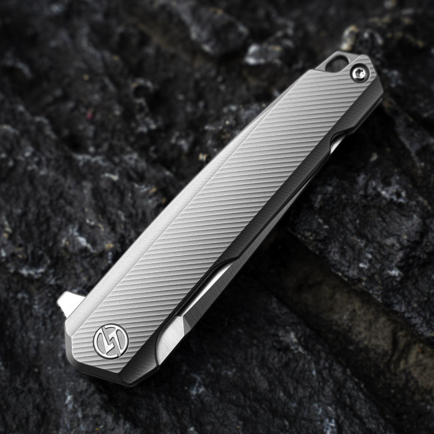 T041 Pocket Knife 2.6'' M390 Blade + Titainium Handle - Frame Lock - Flipper