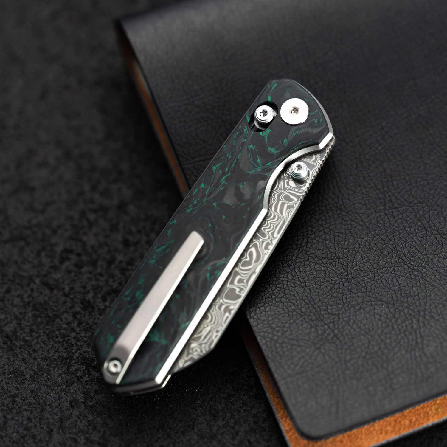 Imperial Penguin M060(3.35''+Damascus+Carbon fibre)-Axis lock-thumb stud