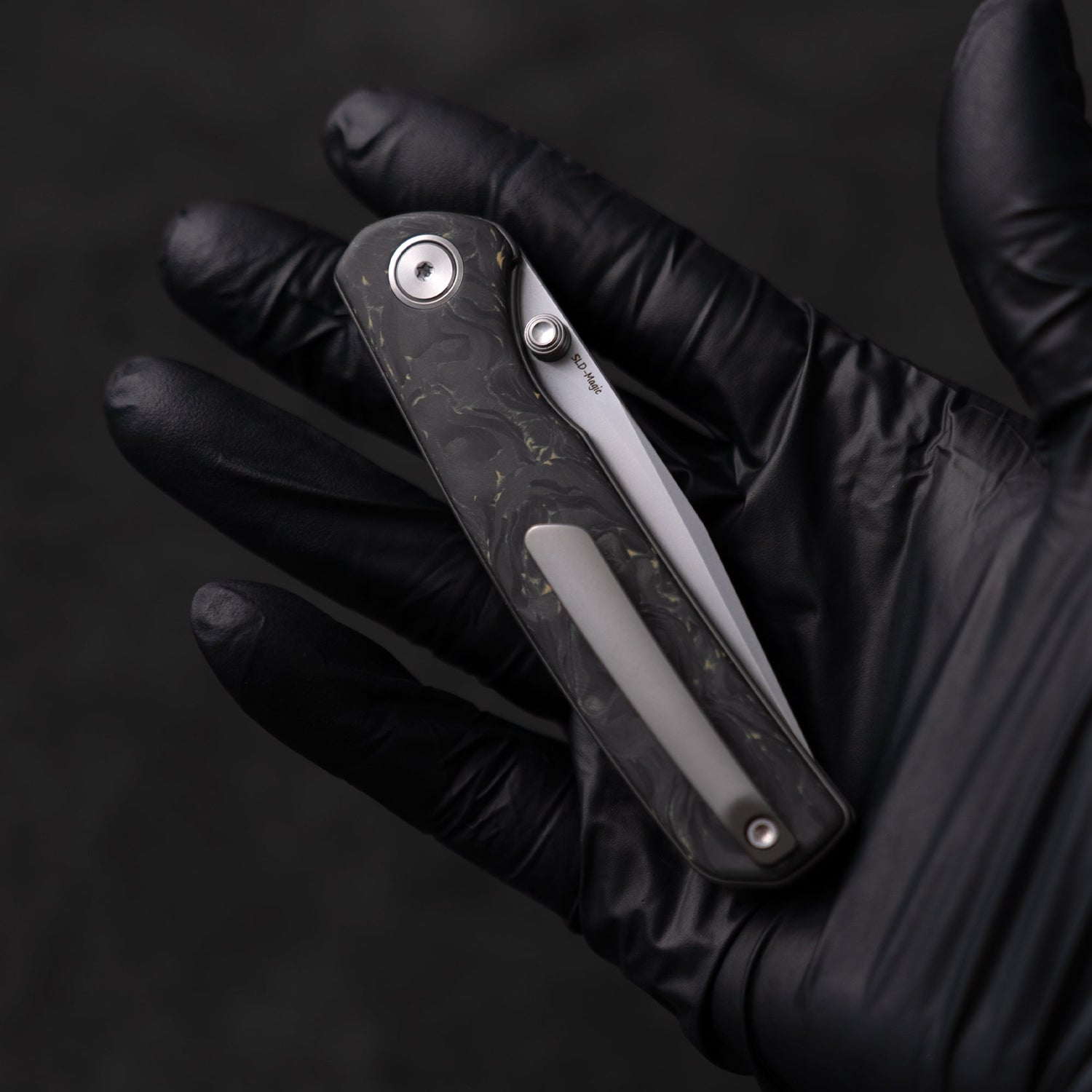 M070-SLD Folding Knife(3.07''+SLD Magic+Carbon fibre)-Liner Lock-thumb stud-OLITANS